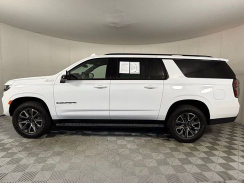 Used 2024 Chevrolet Suburban Z71 w/ Luxury Package image 3