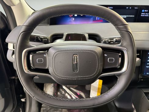 New 2026 Lincoln Navigator Premiere AWD/4WD image 13