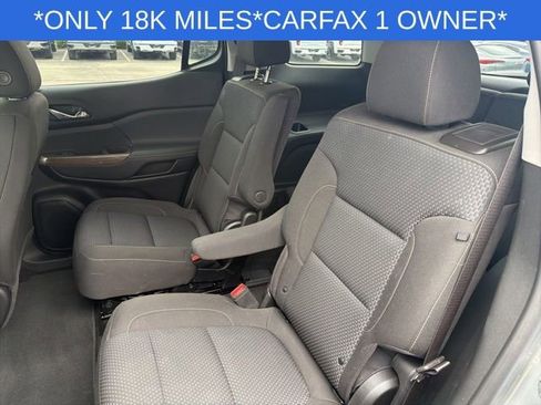 Used 2023 GMC Acadia SLE image 23