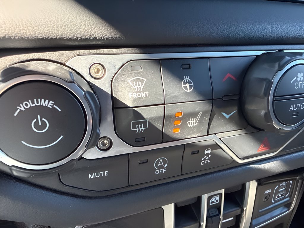 Used 2026 Jeep Wrangler Unlimited Sahara AWD/4WD image 19