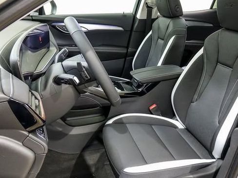 New 2025 Buick Envision Sport Touring image 8