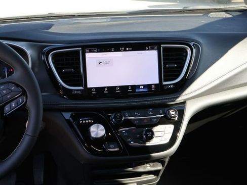 New 2026 Chrysler Pacifica Select image 15