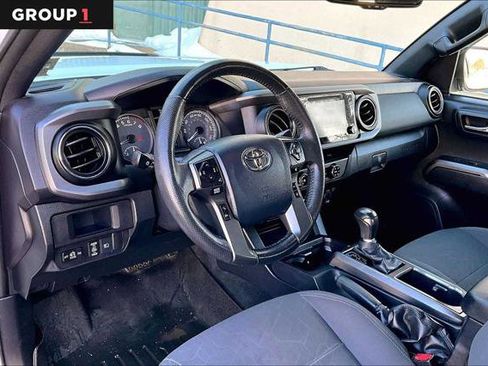 Certified 2018 Toyota Tacoma TRD Off-Road w/ Technology Package AWD/4WD image 18