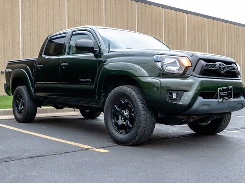 Used 2013 Toyota Tacoma 4x4 Double Cab w/ TRD Off-Road Pkg image 2