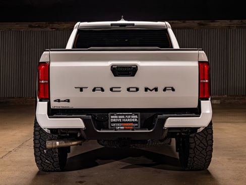 Used 2026 Toyota Tacoma 4x4 Double Cab image 8