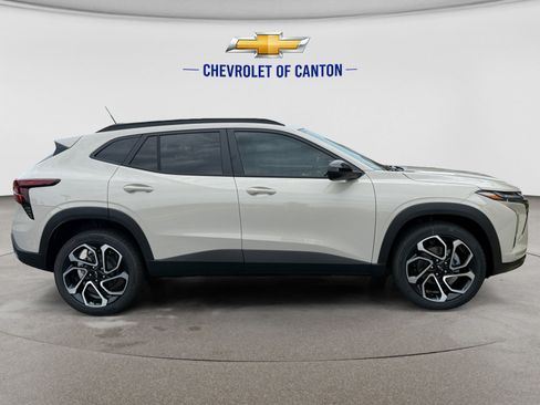 New 2026 Chevrolet Trax RS w/ Driver Confidence Package FWD image 4