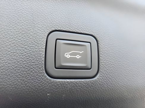 Used 2025 Chevrolet Suburban High Country AWD/4WD image 9
