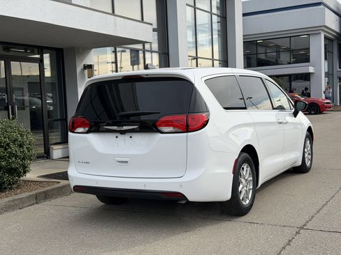 New 2026 Chrysler Voyager LX image 5