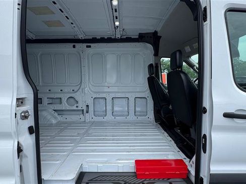 Used 2023 Ford E-Transit Medium Roof RWD image 39
