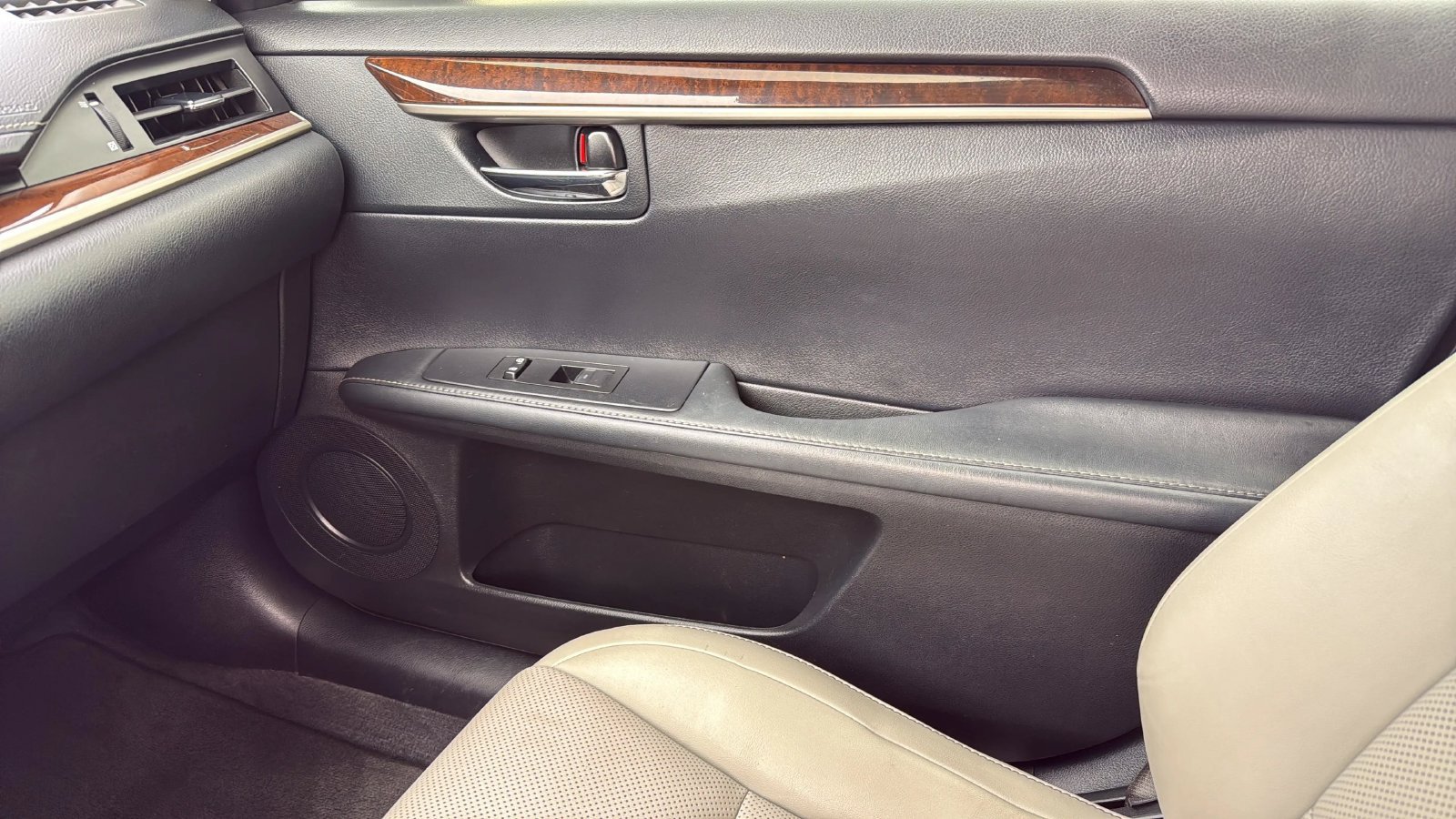 Used 2015 Lexus ES 350 w/ Premium Package FWD image 26