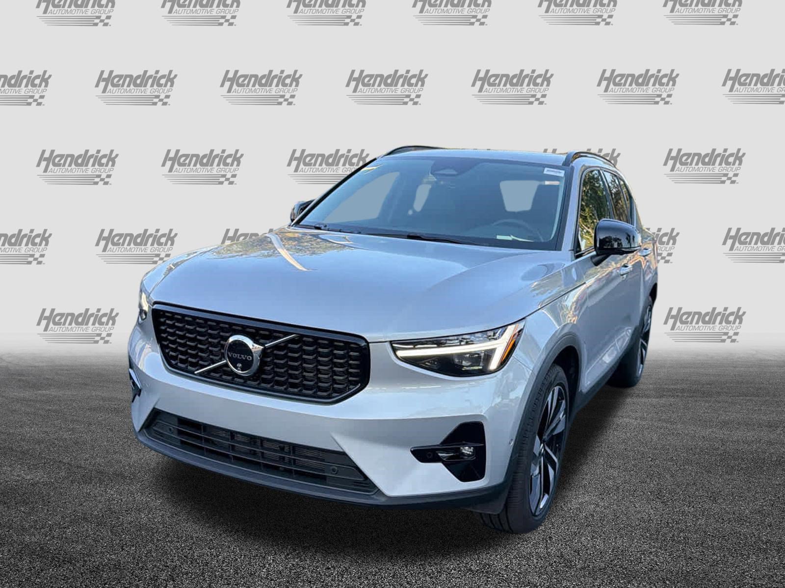 Used 2025 Volvo XC40 B5 Ultra AWD/4WD image 5