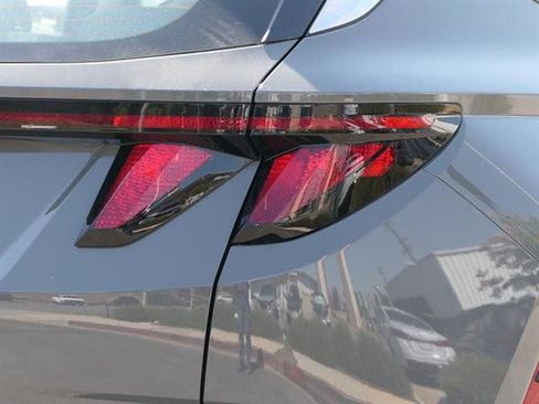 New 2025 Hyundai Tucson SE image 3