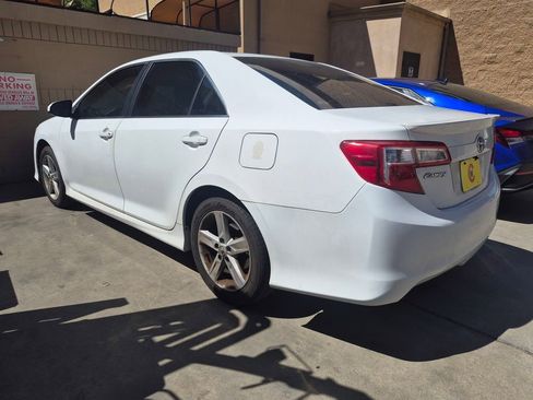 Used 2013 Toyota Camry SE image 5
