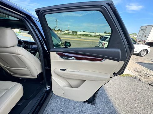 Used 2017 Cadillac XT5 Luxury w/ Driver Awareness Package AWD/4WD image 19