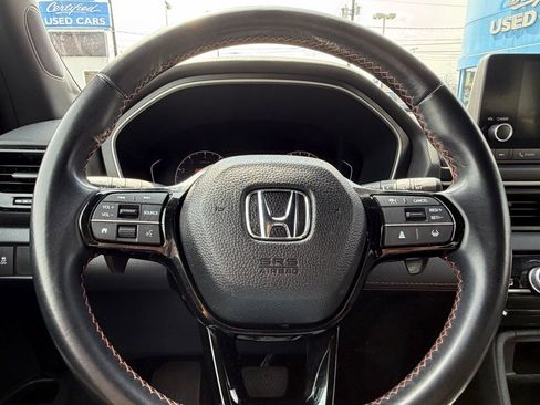Used 2023 Honda Pilot Sport image 11