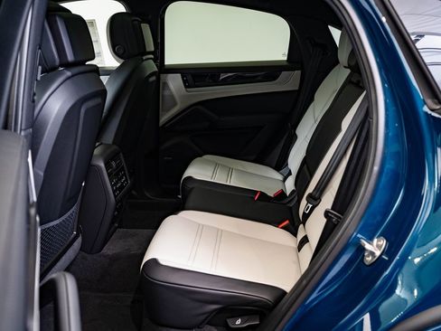 New 2026 Porsche Cayenne Coupe image 36