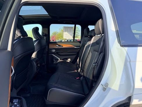 Used 2024 Jeep Grand Cherokee Summit image 8