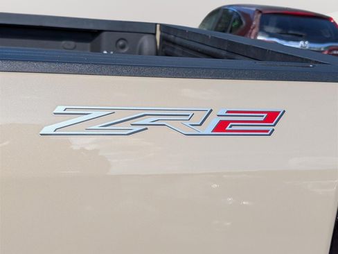 Used 2022 Chevrolet Colorado ZR2 w/ ZR2 Dusk Special Edition AWD/4WD image 10