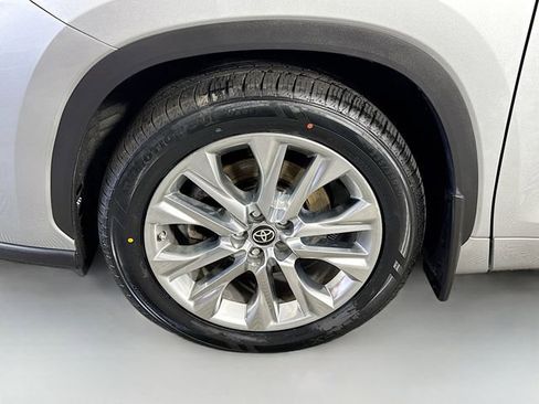 Used 2023 Toyota Highlander Limited AWD/4WD image 4