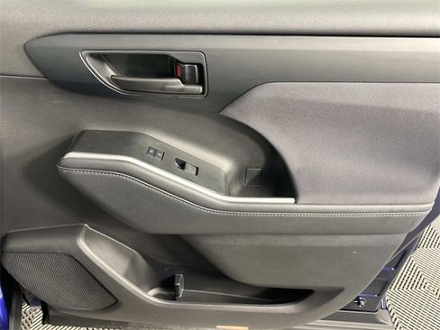 Used 2022 Toyota Highlander LE image 24