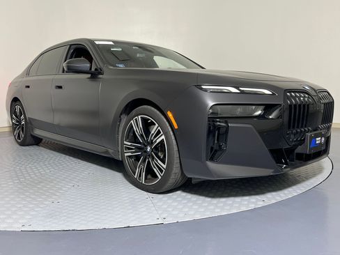 Used 2023 BMW 740i image 5