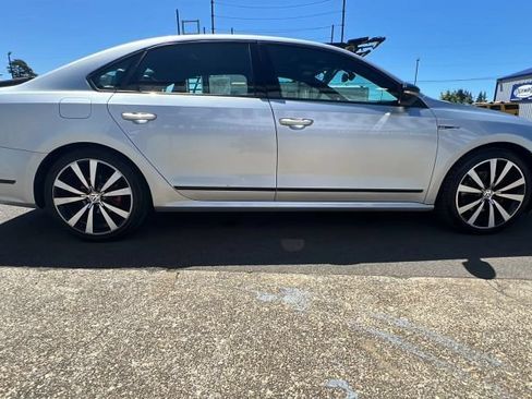 Used 2018 Volkswagen Passat 3.6 FWD image 4