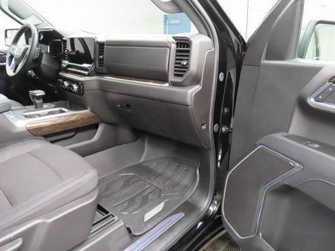 Used 2025 GMC Sierra 1500 Elevation image 28