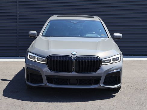 Used 2022 BMW 750i xDrive w/ Autobahn Package AWD/4WD image 2