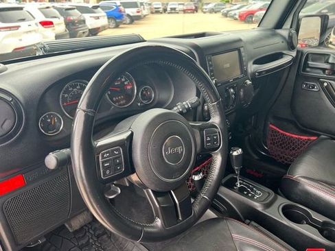 Used 2017 Jeep Wrangler Unlimited Rubicon AWD/4WD image 15