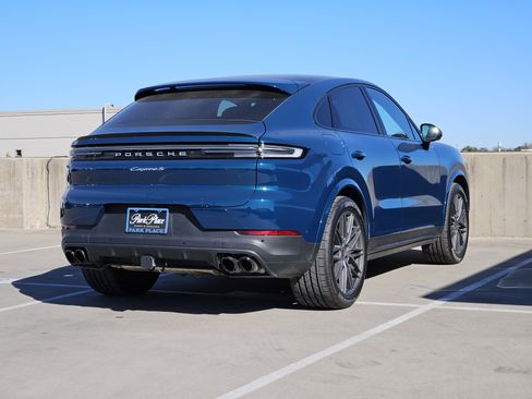 Certified 2025 Porsche Cayenne S image 8