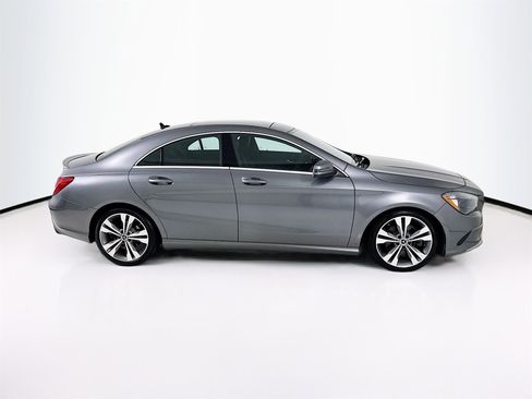 Used 2019 Mercedes-Benz CLA 250 4MATIC image 9