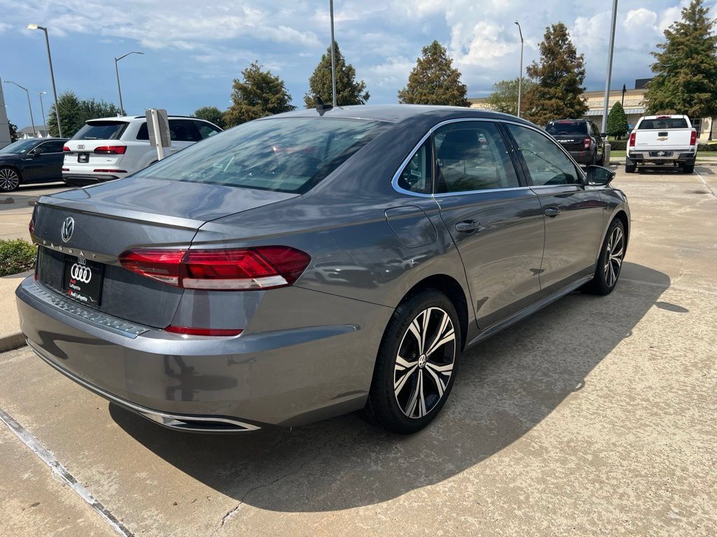 Used 2022 Volkswagen Passat 2.0T SE FWD image 5