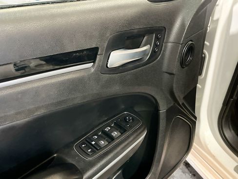 Used 2023 Chrysler 300 S w/ Comfort Group RWD image 18