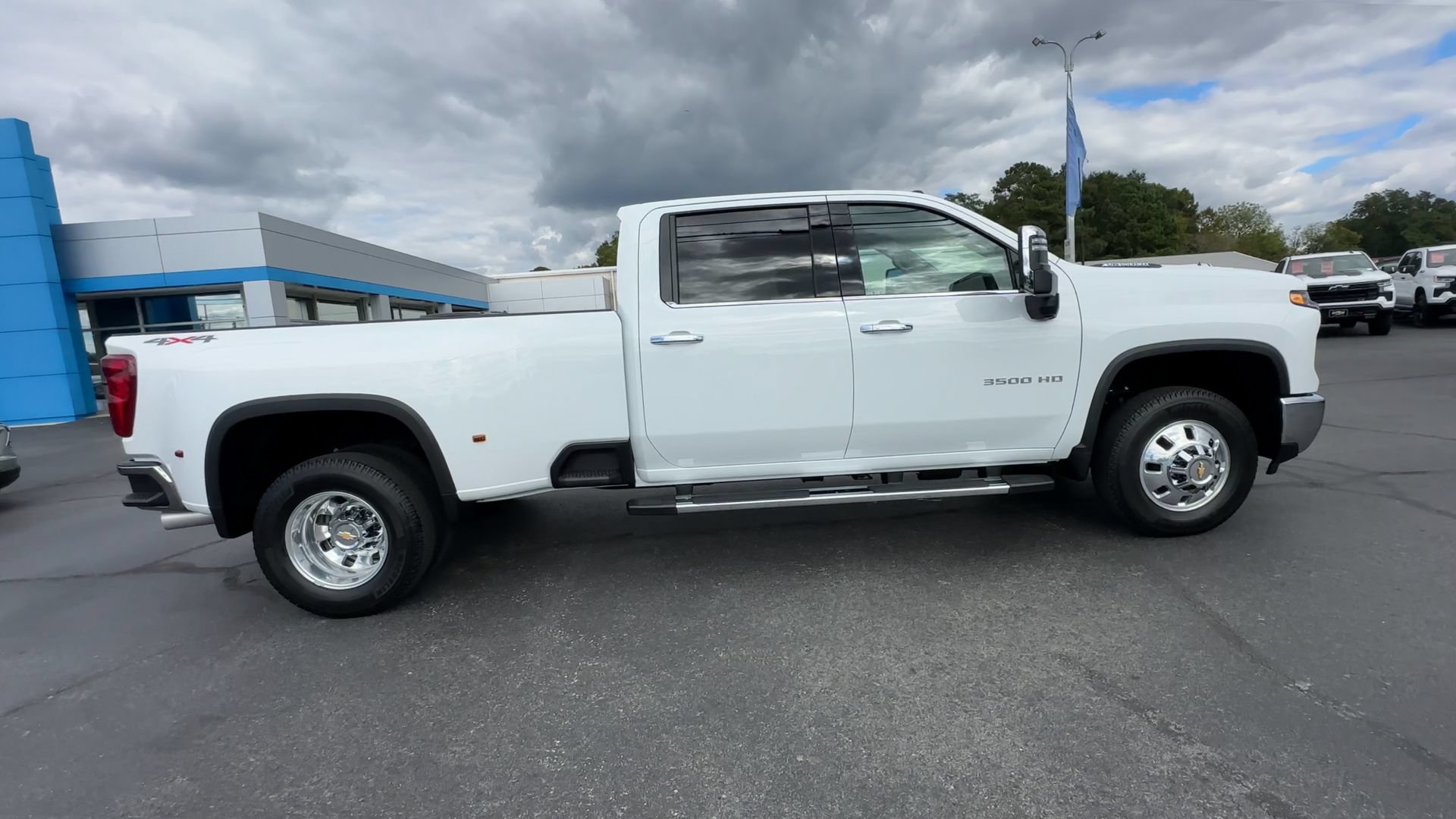Used 2026 Chevrolet Silverado 3500 LTZ w/ LTZ Plus Package AWD/4WD image 9