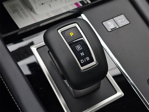 New 2025 Mitsubishi Outlander SE image 13