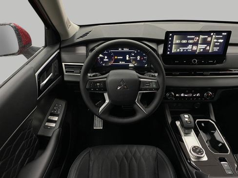 New 2025 Mitsubishi Outlander SEL image 13