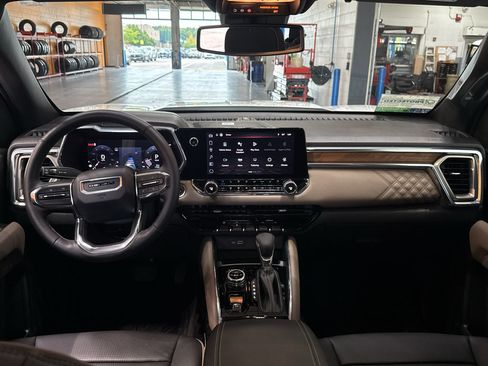Used 2025 GMC Canyon Denali AWD/4WD image 14