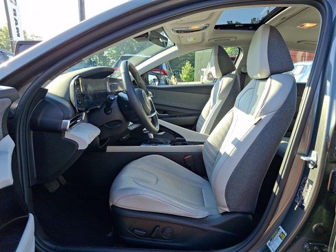 Used 2024 Hyundai Elantra Limited FWD image 14
