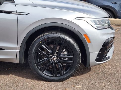 Used 2022 Volkswagen Tiguan SE R-Line image 28