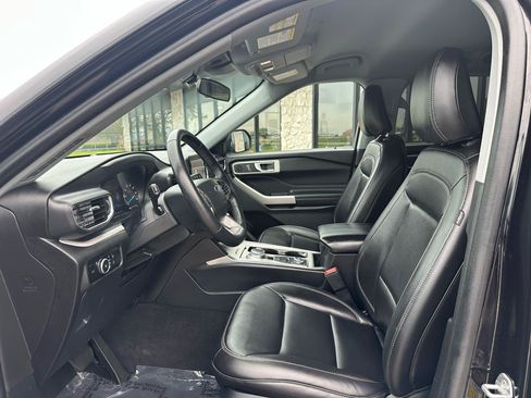 Used 2023 Ford Explorer XLT w/ Equipment Group 202A AWD/4WD image 2