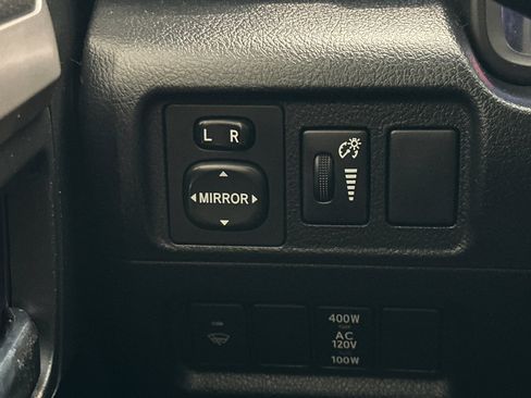 Used 2017 Toyota 4Runner SR5 AWD/4WD image 31