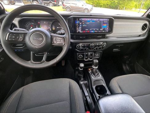 Used 2024 Jeep Wrangler Unlimited w/ Convenience Group AWD/4WD image 15