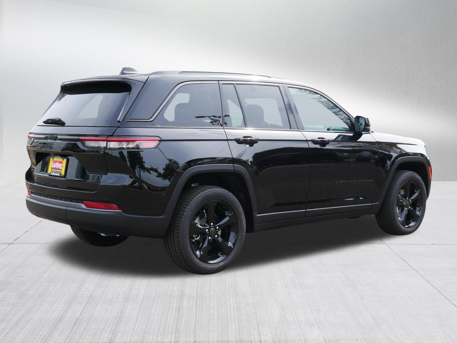 New 2027 Jeep Grand Cherokee Limited w/ Limited Altitude Package AWD/4WD image 7