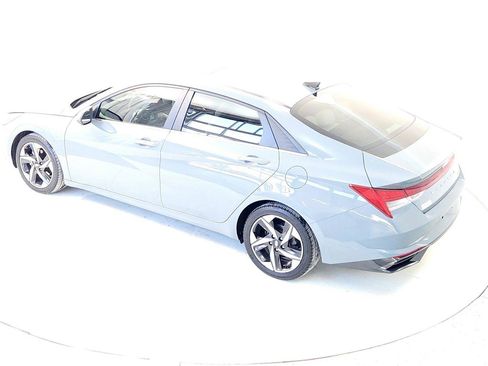 Used 2022 Hyundai Elantra Limited image 16