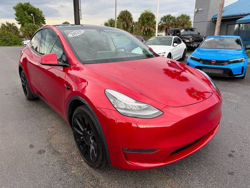 Used 2023 Tesla Model Y AWD image 3