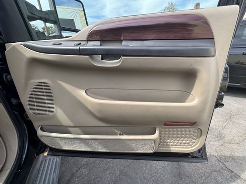 Used 2005 Ford Excursion Limited AWD/4WD image 26