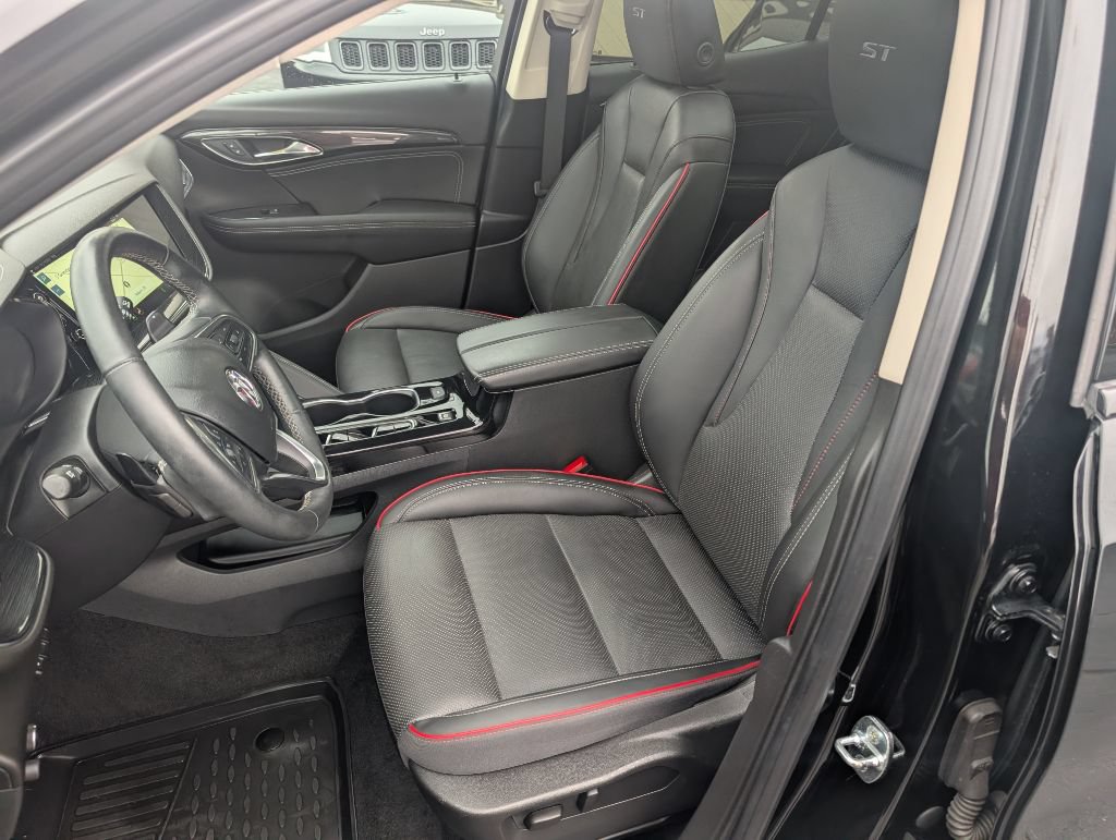 Used 2023 Buick Envision Essence w/ Technology Package I AWD/4WD image 7