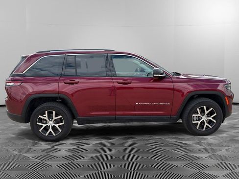 Used 2023 Jeep Grand Cherokee Limited AWD/4WD image 2