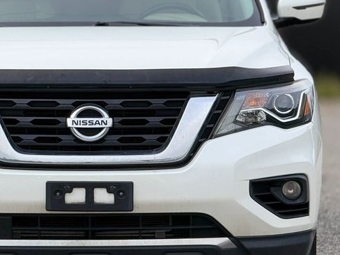 Used 2017 Nissan Pathfinder SV AWD/4WD image 12