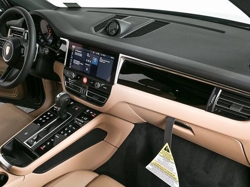 Certified 2025 Porsche Macan image 25
